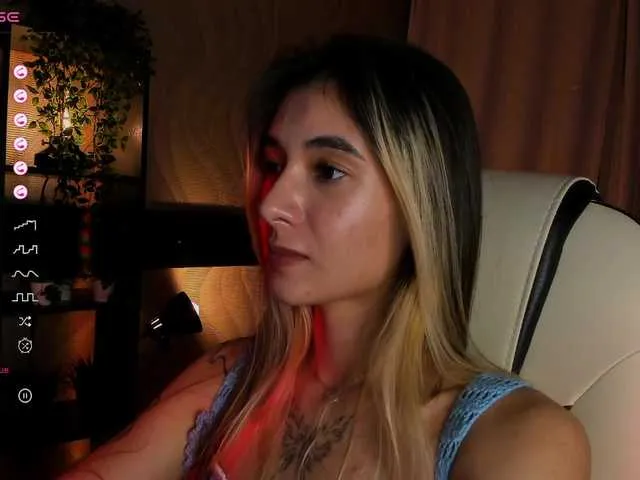 CassieGil – webcam model profile photo Image 14