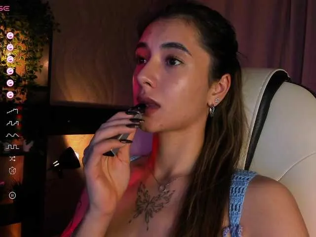 CassieGil – webcam model profile photo Image 15