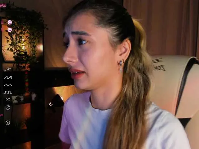 CassieGil – webcam model profile photo Image 17