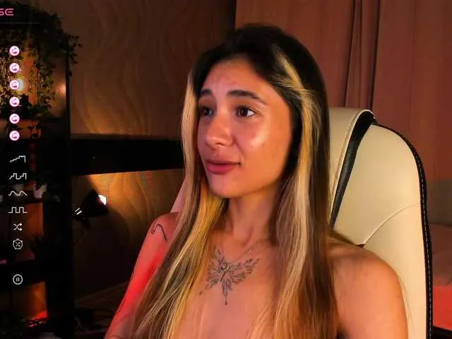 CassieGil – webcam model profile photo Image 2