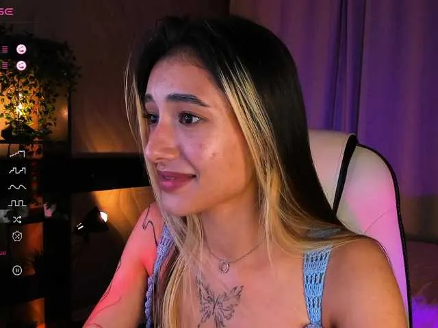 CassieGil – webcam model profile photo Image 4