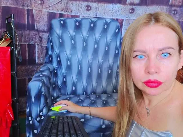 ArianaSole – webcam model profile photo Image 11