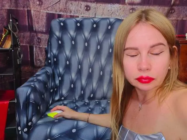 ArianaSole – webcam model profile photo Image 14