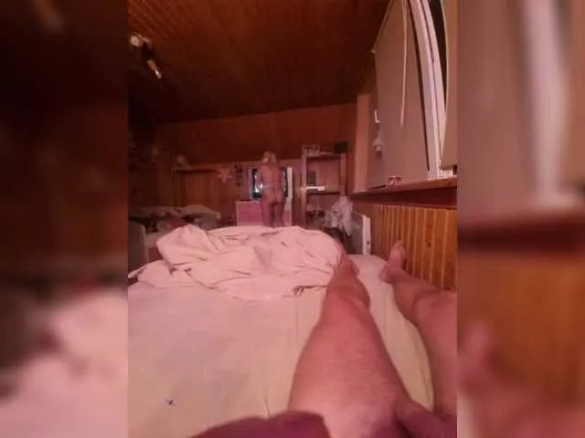 JulyWood – webcam model profile photo Image 2