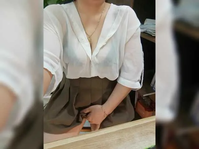 CassieGil – webcam model profile photo Image 15