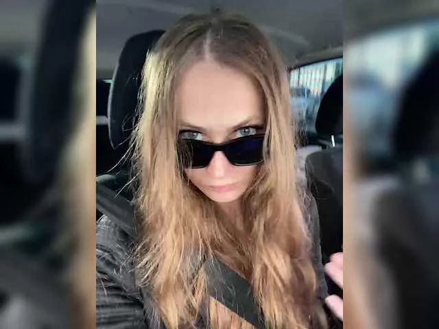 NILMINI-SHERON – webcam model profile photo Image 10