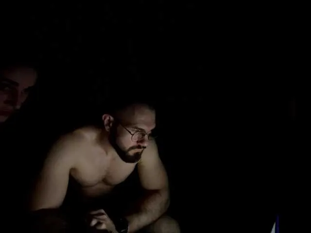 MiraLocks – webcam model profile photo Image 4