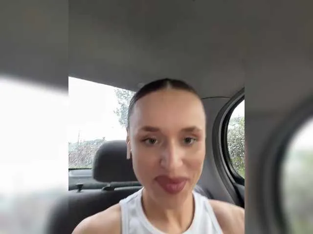 AmyBelmontt – webcam model profile photo Image 4