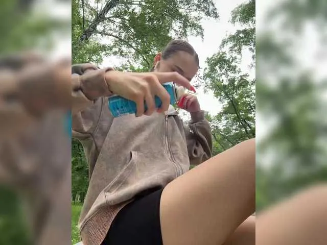 AmyBelmontt – webcam model profile photo Image 6