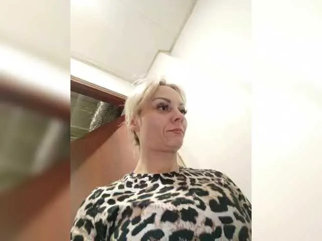 AllisonAdams – webcam model profile photo Image 16