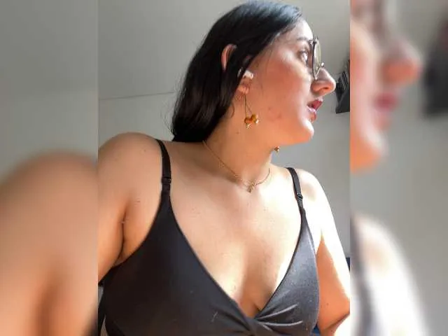 ZoeMurphy – webcam model profile photo Image 14