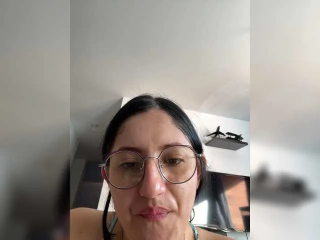 ZoeMurphy – webcam model profile photo Image 2