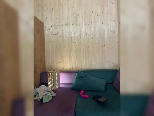 AmyBelmontt – webcam model profile photo Image 9