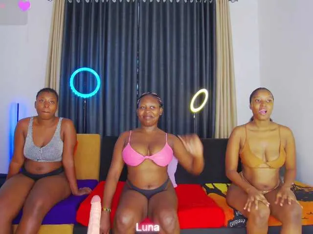 Just_Sophia_ – webcam model profile photo Image 15