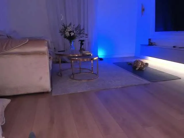 AmyBelmontt – webcam model profile photo Image 11