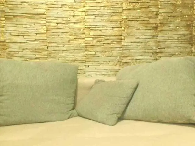 BellaRoux21 – webcam model profile photo Image 8