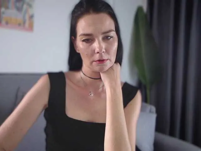 KimPage – webcam model profile photo Image 10