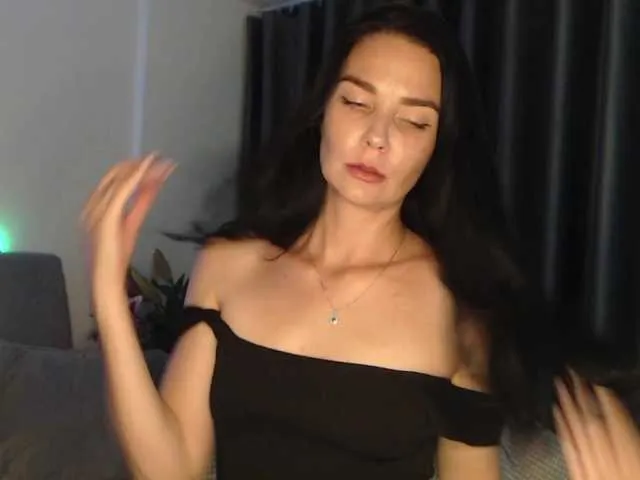 KimPage – webcam model profile photo Image 3