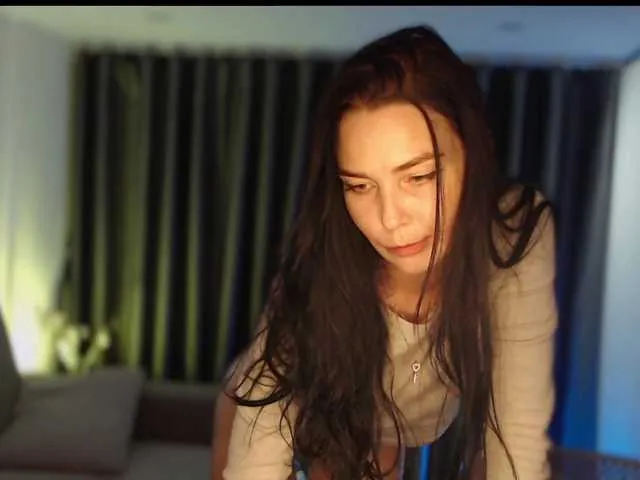 KimPage – webcam model profile photo Image 4