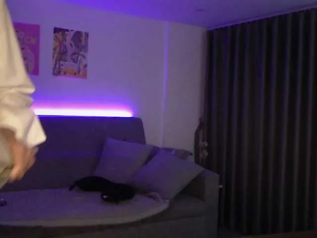 KimPage – webcam model profile photo Image 6