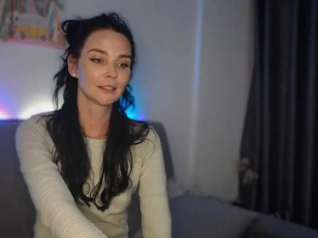 KimPage – webcam model profile photo Image 7