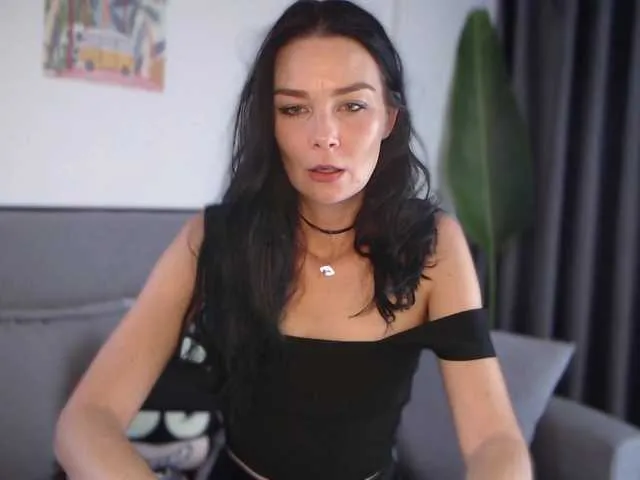 KimPage – webcam model profile photo Image 8