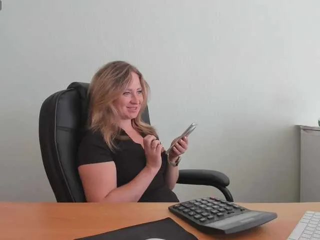 CassieGil – webcam model profile photo Image 4