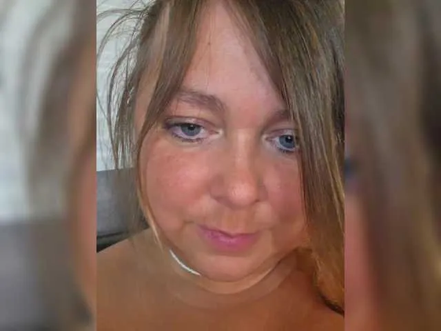 ashleymilf_1 – webcam model profile photo Image 4