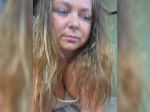 ashleymilf_1 – webcam model profile photo Image 7