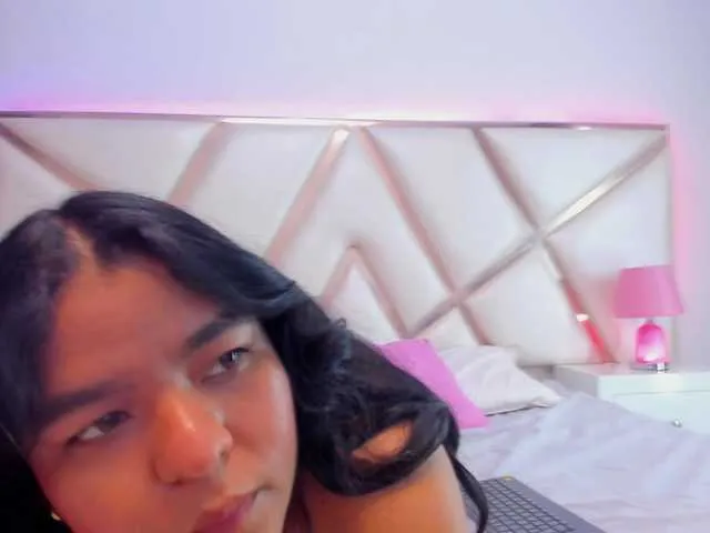 AmyBelmontt – webcam model profile photo Image 17