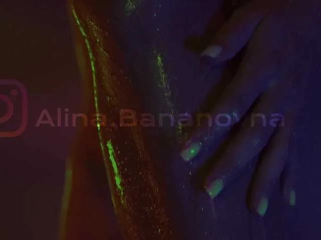 RoxanaMitchell – webcam model profile photo Image 16