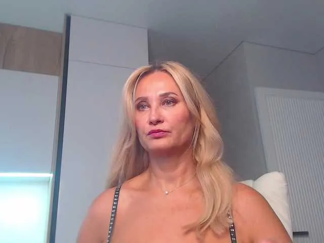 Iren – webcam model profile photo Image 5