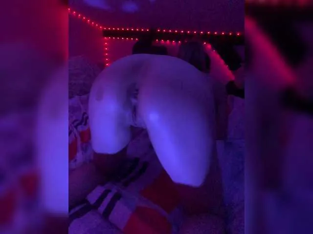 LunaKrismas – webcam model profile photo Image 11