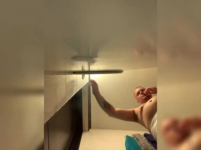 LunaKrismas – webcam model profile photo Image 8