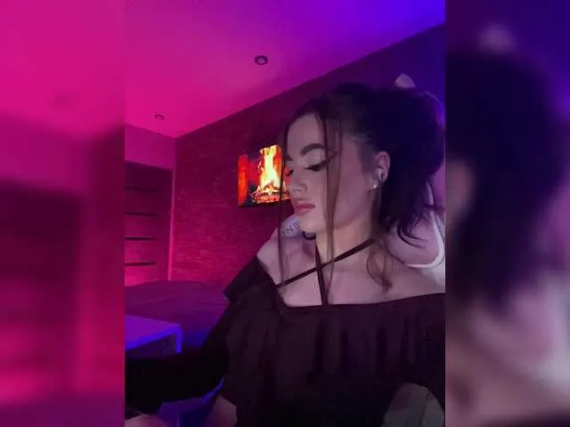 AmbarMore – webcam model profile photo Image 16