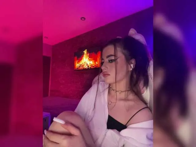 AmbarMore – webcam model profile photo Image 17