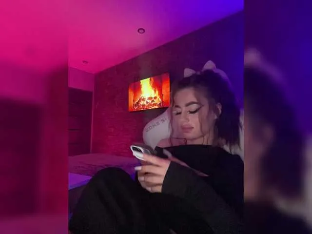 AmbarMore – webcam model profile photo Image 18