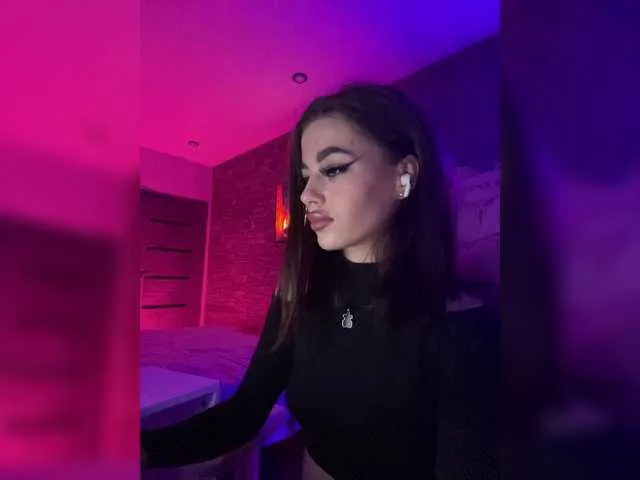 AmbarMore – webcam model profile photo Image 2