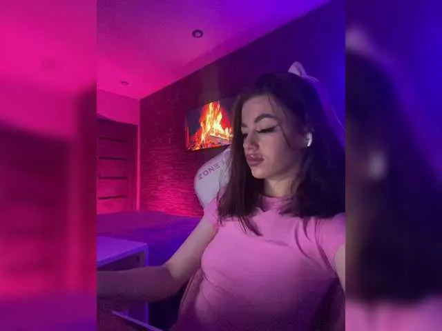 AmbarMore – webcam model profile photo Image 4