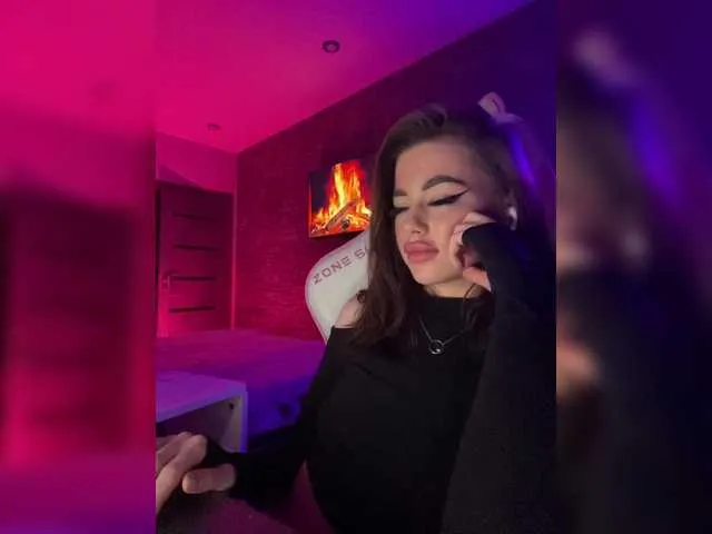 AmbarMore – webcam model profile photo Image 5