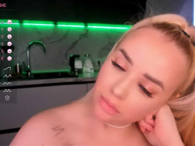 preetypeach – webcam model profile photo Image 10