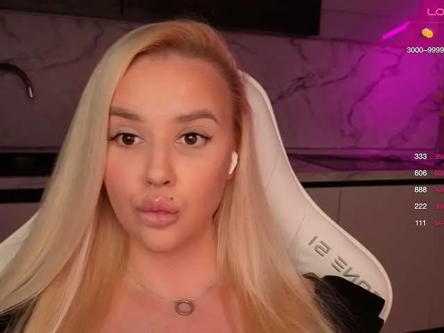 preetypeach – webcam model profile photo Image 17