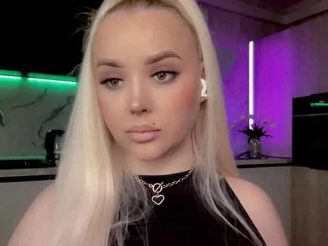 preetypeach – webcam model profile photo Image 2