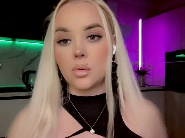 preetypeach – webcam model profile photo Image 3