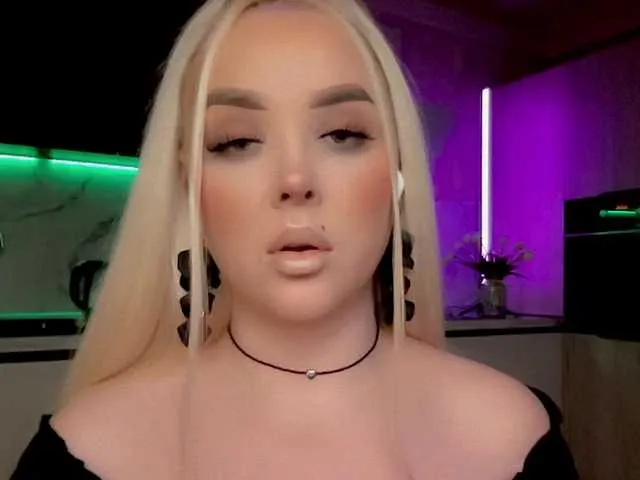 preetypeach – webcam model profile photo Image 4