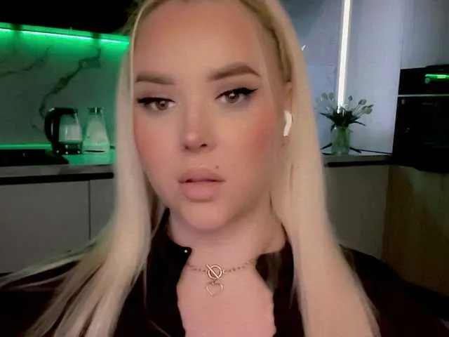 preetypeach – webcam model profile photo Image 6