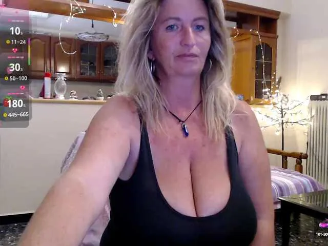 CassieGil – webcam model profile photo Image 4