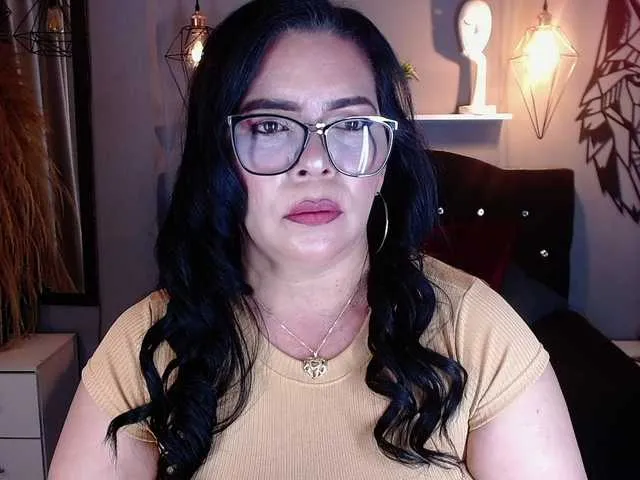 CassieGil – webcam model profile photo Image 5