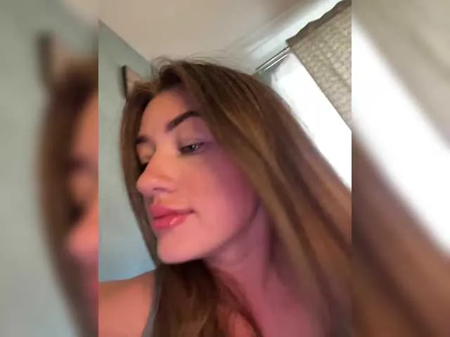 LunaKrismas – webcam model profile photo Image 3