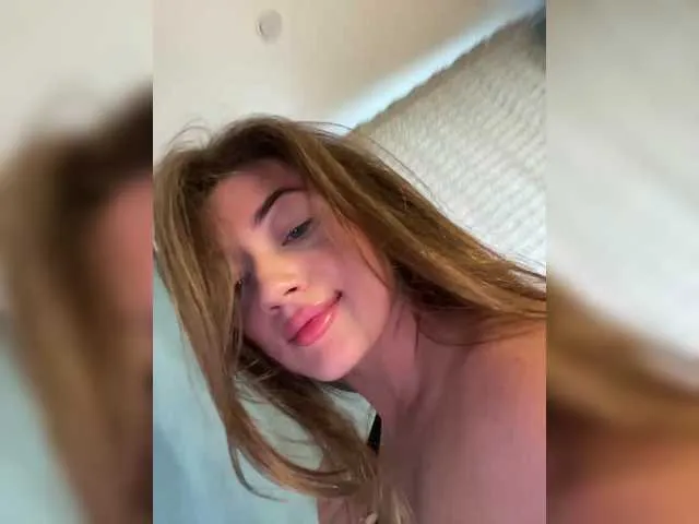 LunaKrismas – webcam model profile photo Image 5